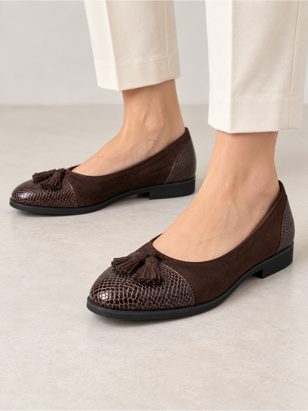 Women’s Cole Haan Brown Suede Tassel Ballet Flats with Embossed Toe size 8
